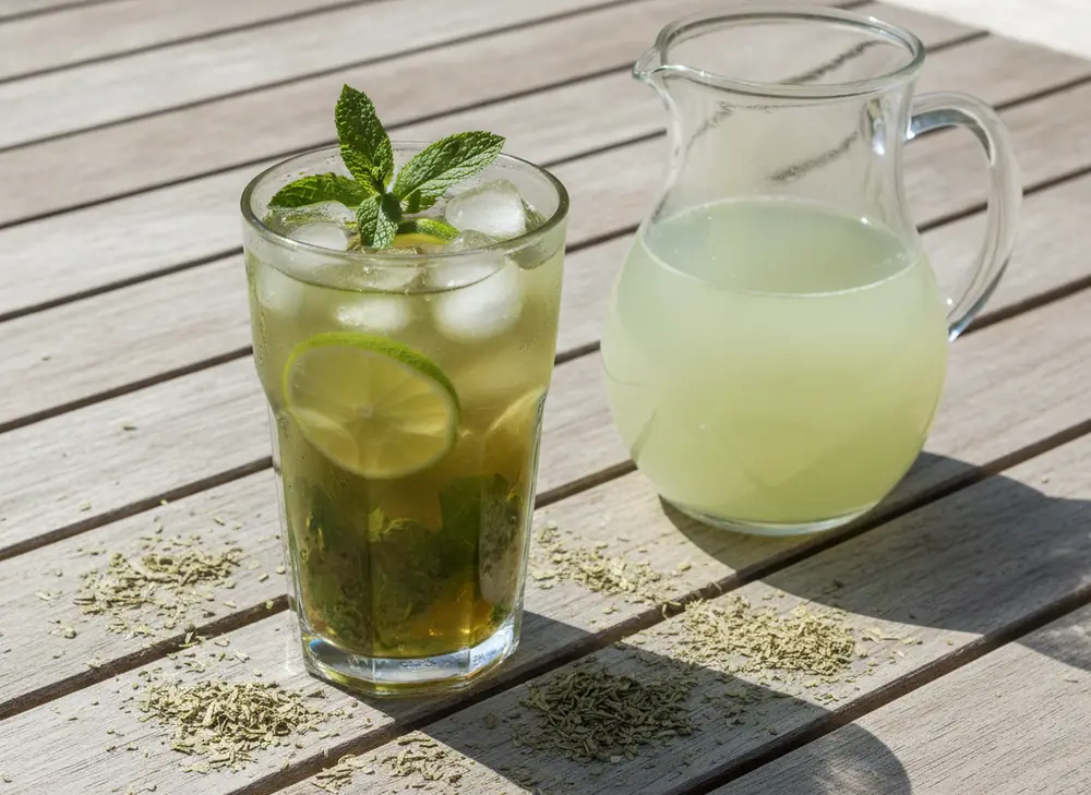 Tereré – cold yerba mate without sugar, with lime and mint